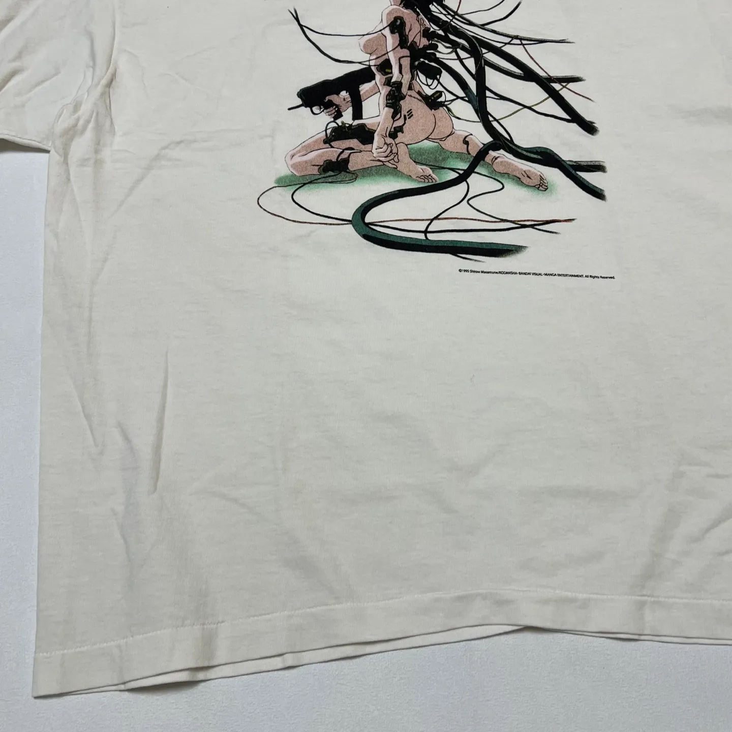 SAINT Mxxxxxx x GHOST IN THE SHELL ' GITS ' SS TEE/WHT Classic Big IP Ghost in the Shell co-branded Suzi Charge/Suzi Character TEE Off-white S-XL Cylindrical side seamless fabric 220g high gram weight OE yarn ⚠️Note: It is almost meaningless if it is not a cylindrical fabric Customized joint main mark/joint wash mark/little angel anti-counterfeiting label Original factory level printing factory Top purchasing agent level